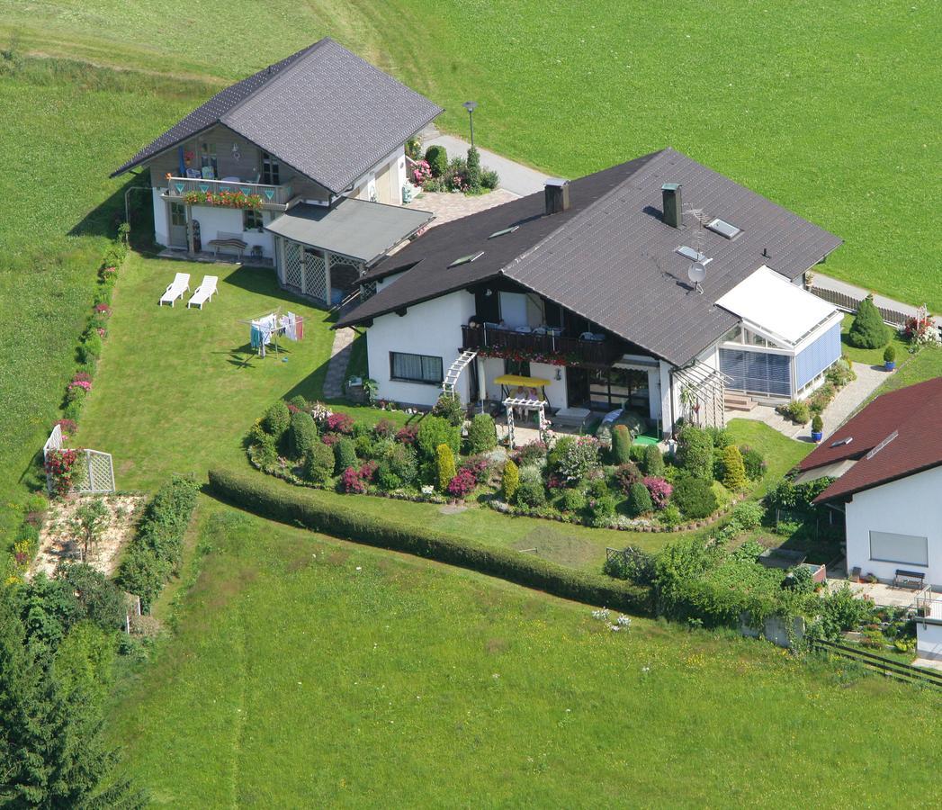 Ferienhaus Und Ferienwohnungen Holzapfel Geiersthal Exterior foto